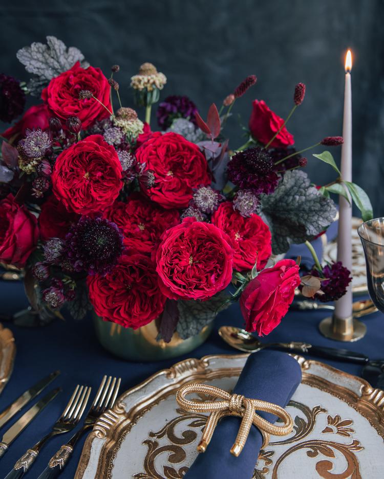 إعداد مكان طاولة الورود من تيس ديفيد أوستن